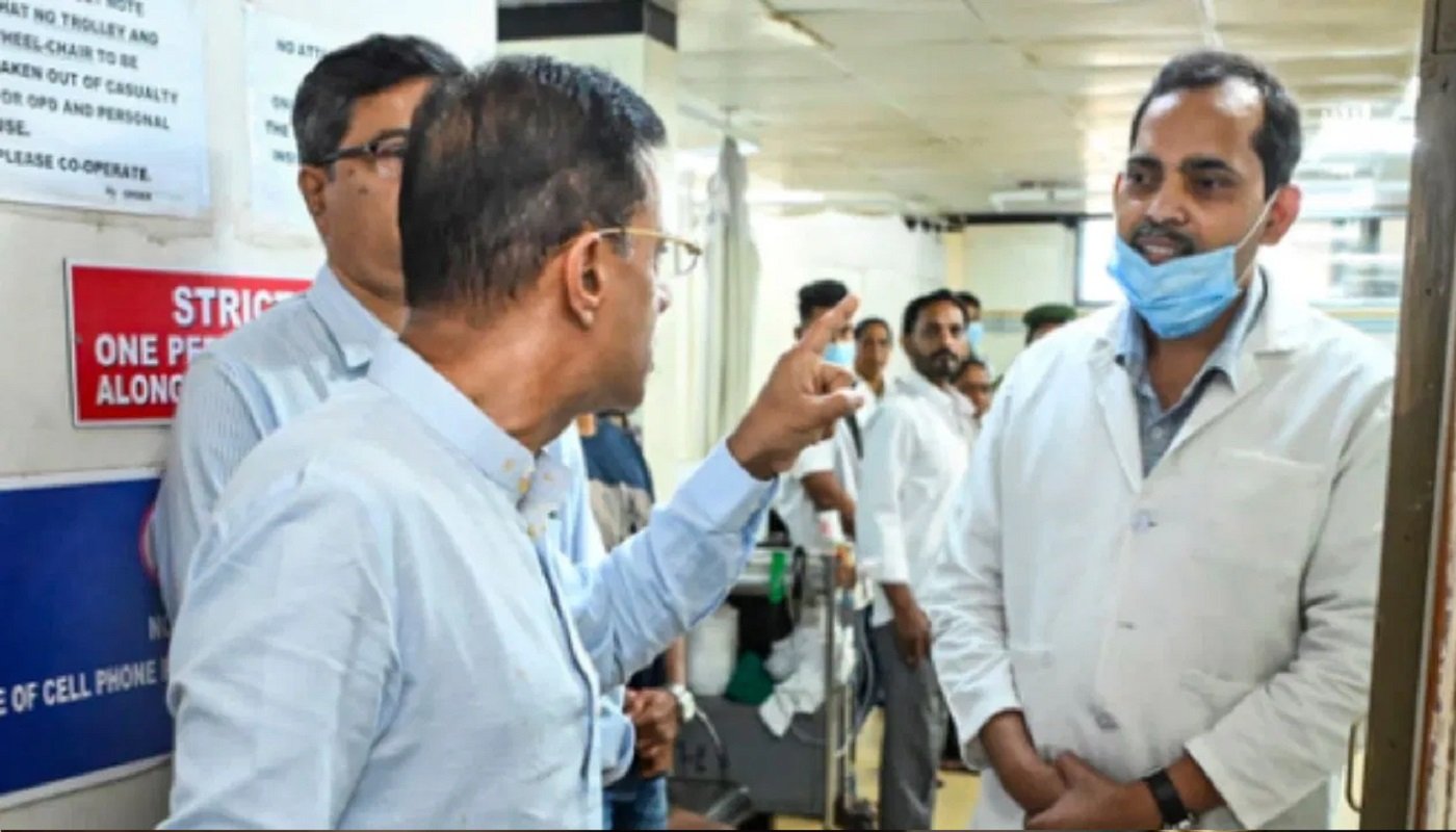 Wगोवा के स्वास्थ्य मंत्री ने डॉक्टर को किया निलंबित, सीएम ने किया खारिज