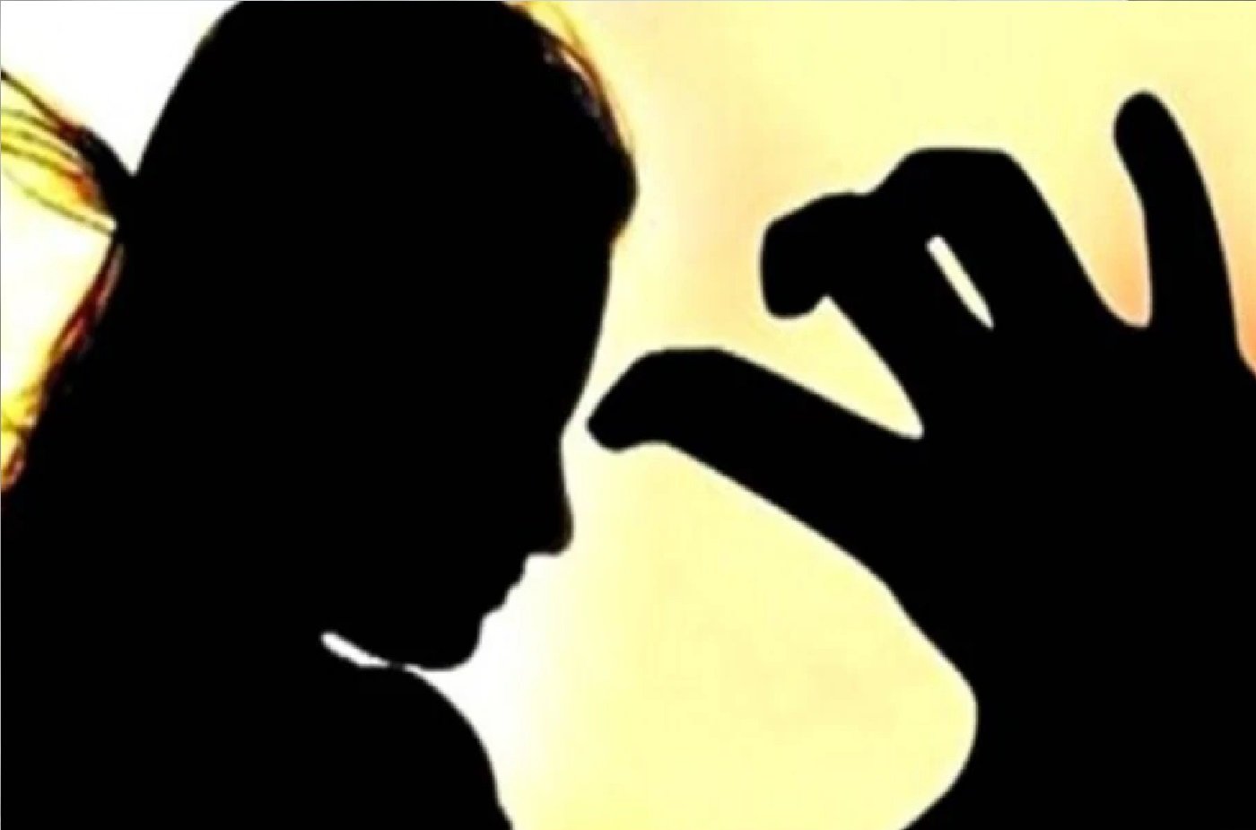 Wनल पर पानी भरने गई किशोरी के साथ शर्मनाक हरकत शिकायत करने गई मां के साथ मारपीट