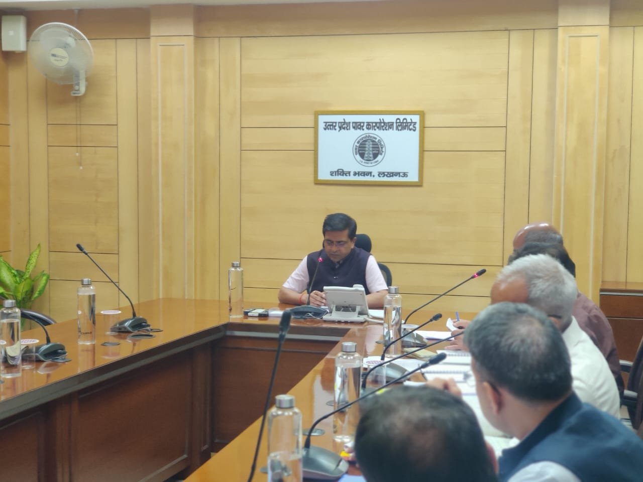 Wसमीक्षा बैठकों में भाग ना लेना भी विद्युत में बाधा पहुंचाने जैसा