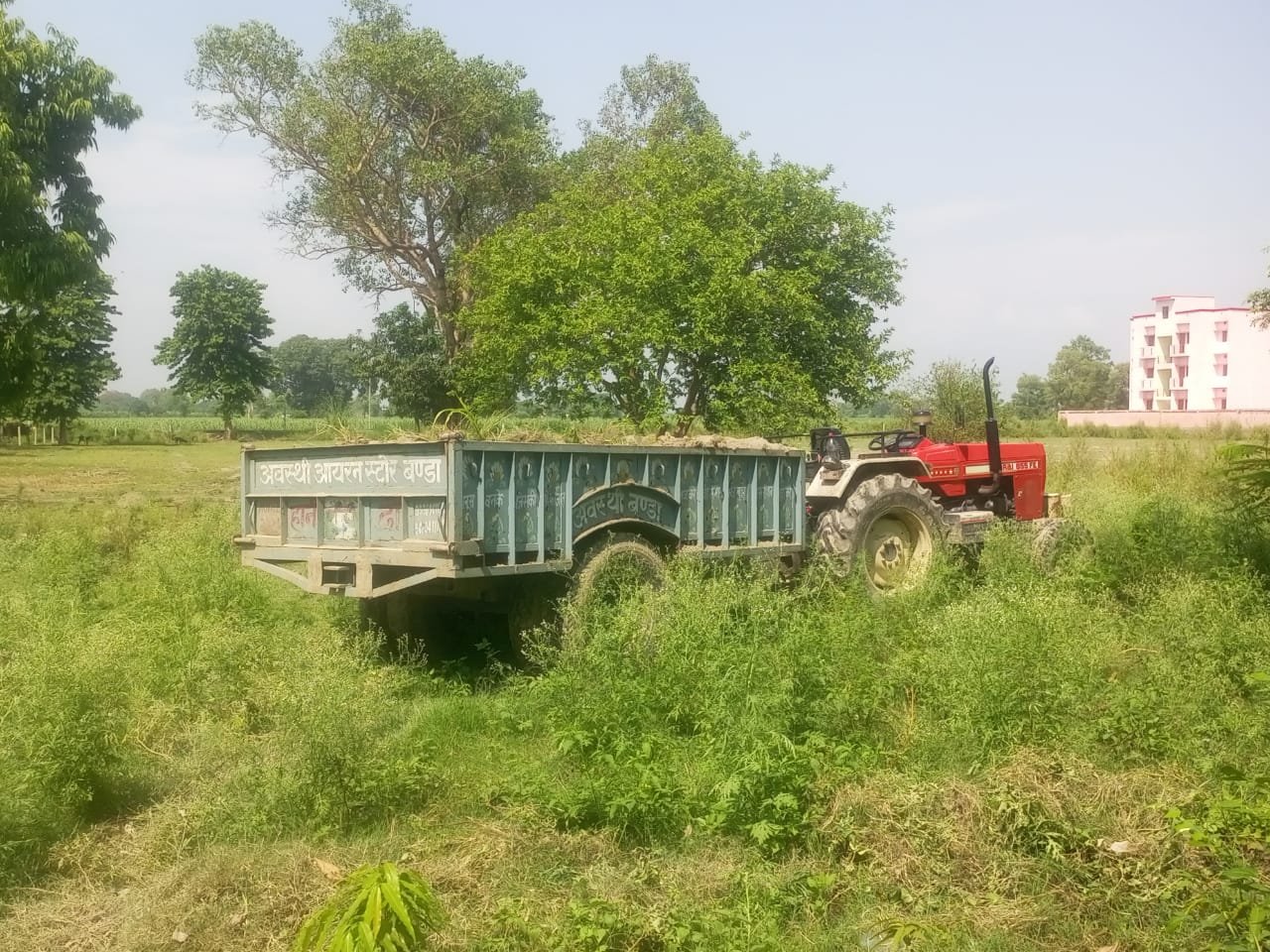 Wट्रांस शारदा क्षेत्र में तहसीलदार का छापा, अवैध खनन में लिप्त ट्रैक्टर-ट्रॉली पकड़ी