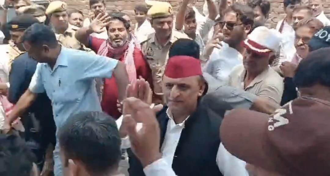 Wविकास को लेकर बोले अखिलेश, भाजपा पर साधा निशाना