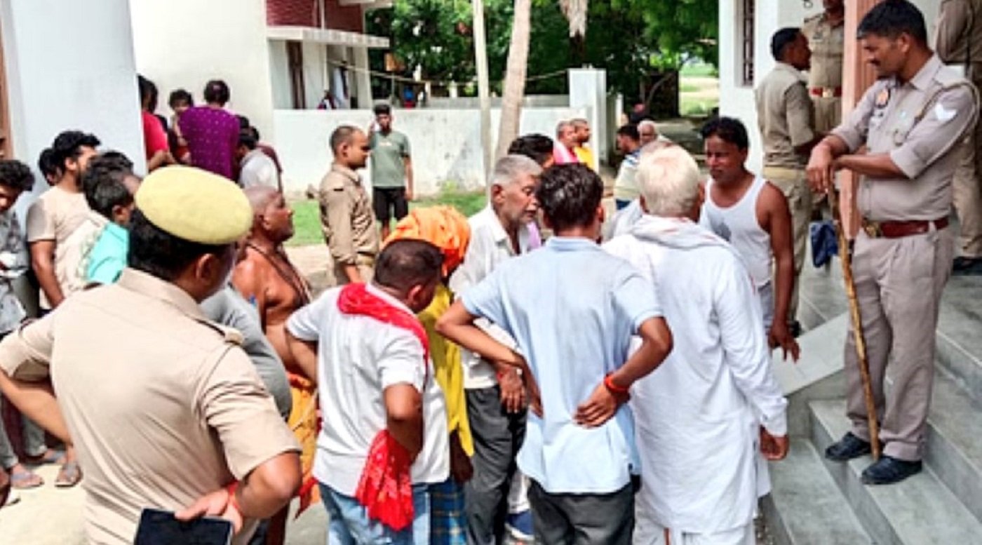 Wआजमगढ़ में क्यों उजड़ा परिवार! मां और दो मासूमो के बाद खुद को मारी गोली