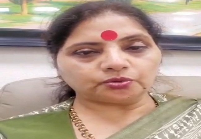 Wवृंदावन के कथावाचक अनिरुद्धाचार्य के विवादित बयान पर महिला आयोग सख्त
