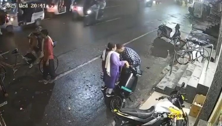 Wस्कूटी की डिक्की काटकर उड़ाई 75 हजार की हीरे की अंगूठी, बंटी-बबली गिरोह पर शक