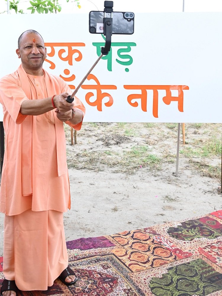 Wअयोध्या धाम से मुख्यमंत्री योगी ने किया 37 करोड़ पौधों के महाअभियान का शुभारंभ