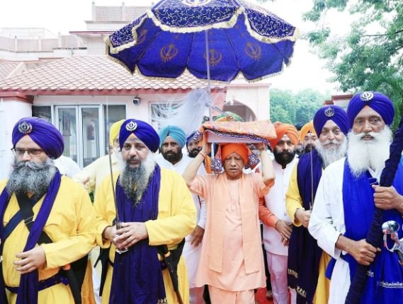 Wश्रीगुरु तेग बहादुर शहीदी पर्व पर संदेश यात्रा में शामिल हुए सीएम योगी