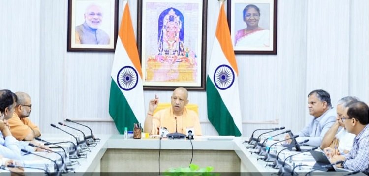 Wमुख्यमंत्री योगी आदित्यनाथ की आर्थिक विशेषज्ञों से बैठक, प्रदेश को 1 ट्रिलियन डॉलर की अर्थव्यवस्था बनाने पर मंथन