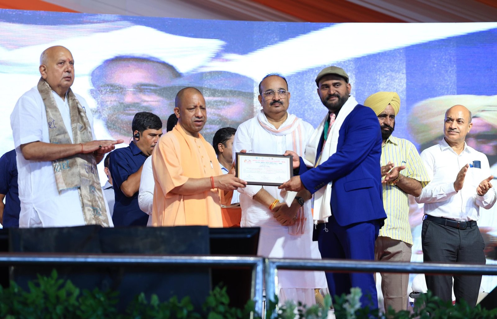 Wउत्तर प्रदेश आम महोत्सव 2025: तकनीक और परिश्रम से आम के बागानों ने रचा कीर्तिमान: मुख्यमंत्री योगी