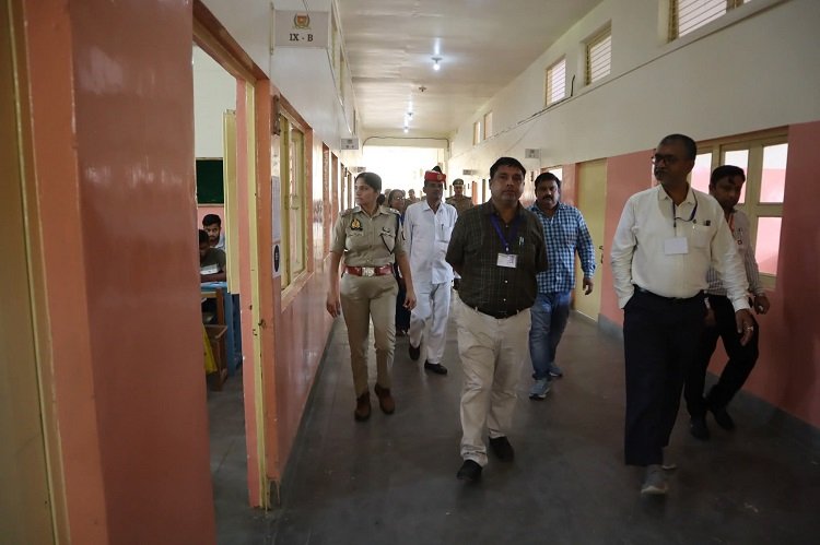 Wपरीक्षा व्यवस्था पर कड़ी नजर: डीएम और एसपी ने केंद्रों का किया निरीक्षण