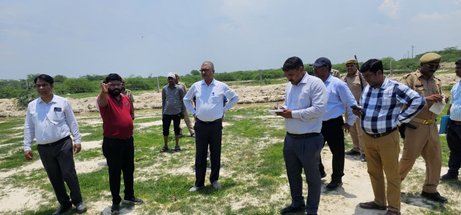 Wवृक्षारोपण कार्यक्रम की तैयारी तेज़, जिलाधिकारी ने लिया स्थलीय जायजा