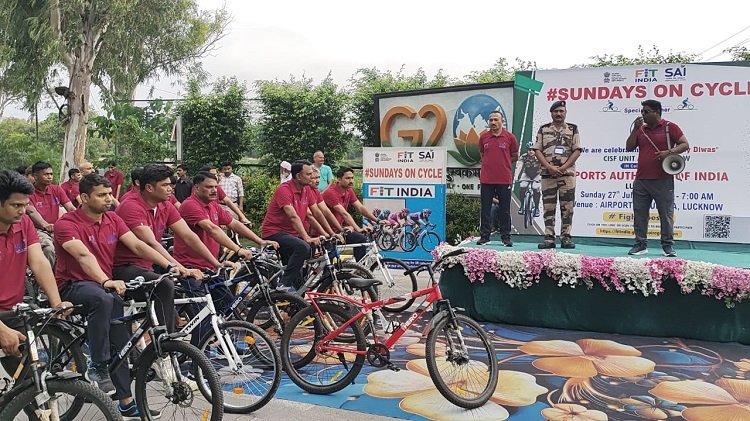 Wकारगिल विजय दिवस पर चौधरी चरण सिंह एयरपोर्ट से निकली ‘फिट इंडिया साइकिल रैली’