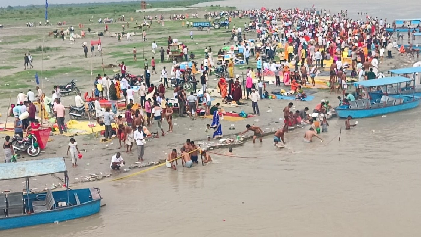 Wगुरु पूर्णिमा पर ढाई घाट में उमड़ा आस्था का सैलाब