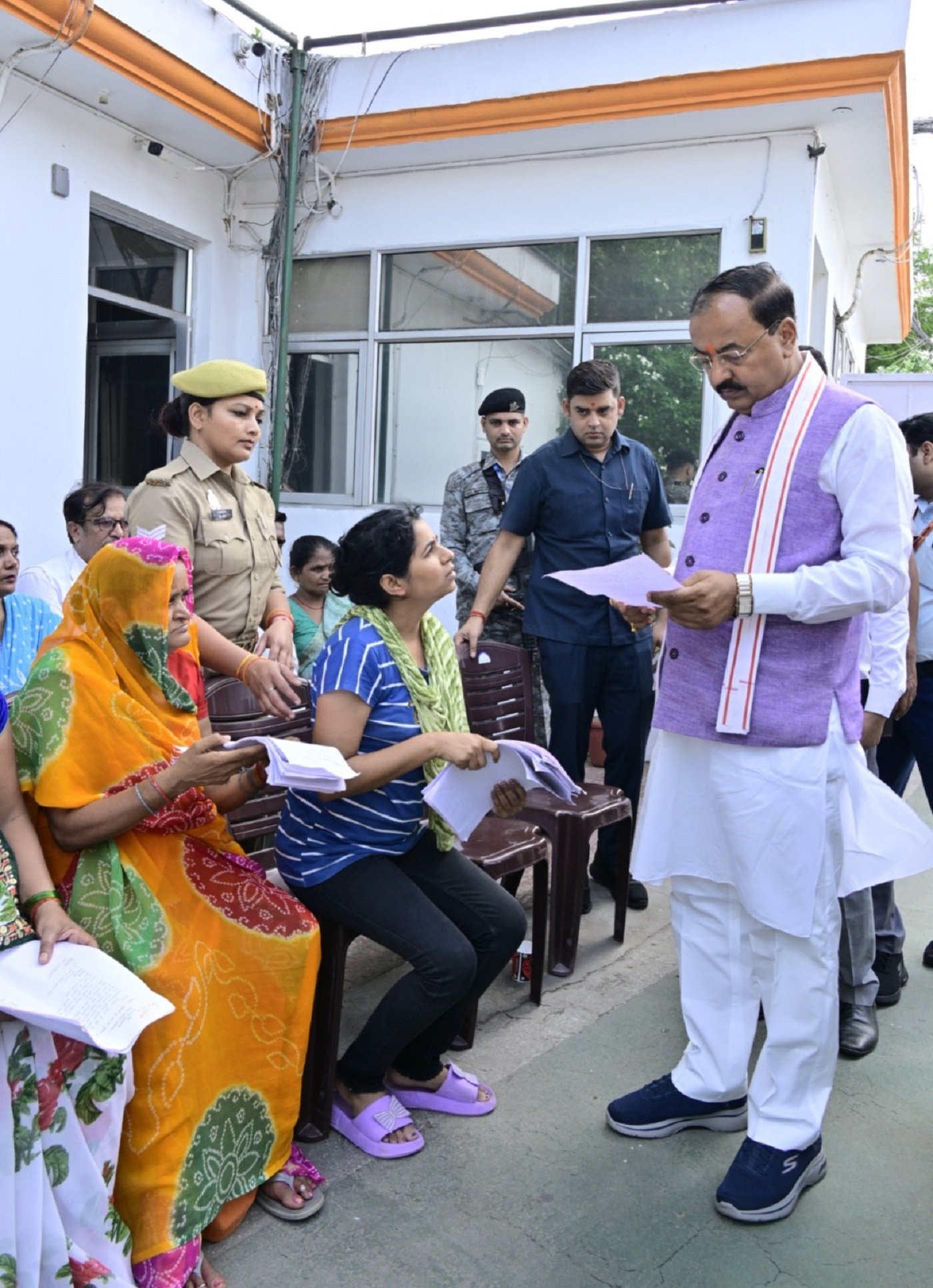 Wसमस्याओं के समाधान हेतु तय की जाय, जवाबदेही: केशव प्रसाद मौर्य