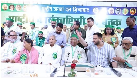 Wलालू यादव निर्विरोध चुने गए राजद अध्यक्ष, 2025 का चुनाव उन्हीं के नेतृत्व में लड़ेगी पार्टी