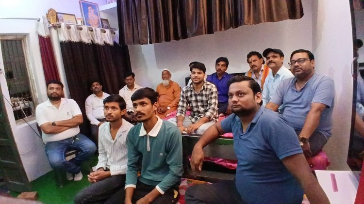 Wभाजयुमो कार्यकर्ताओं ने सुनी पी एम के मन की बात
