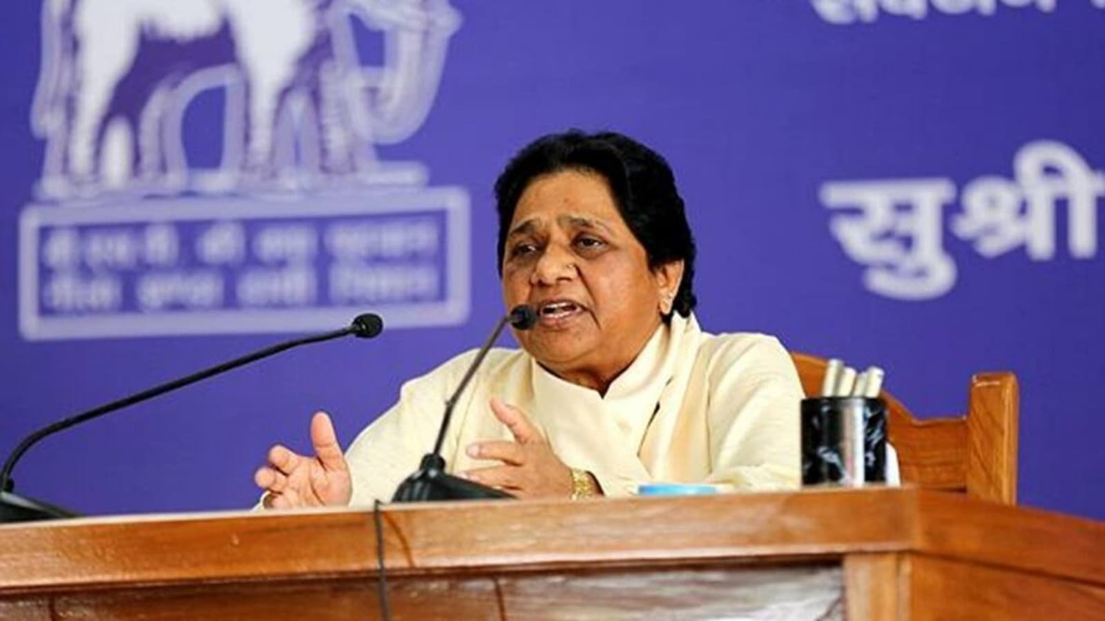 Wमायावती की सरकार के कई फैसलों पर कड़ी आलोचना, रेल किराए में वृद्धि एक व्यापारिक सोच