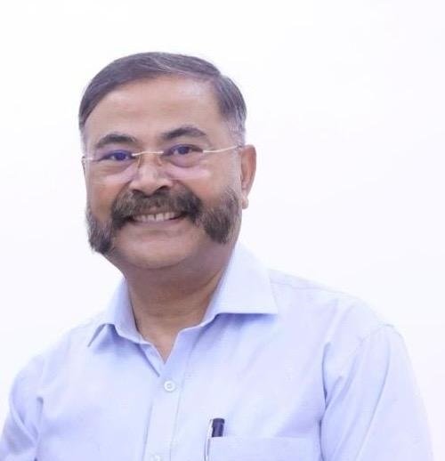 Wपूर्व डीजीपी प्रशांत कुमार ने लखनऊ विश्वविद्यालय को भेंट की 227 पुस्तकें