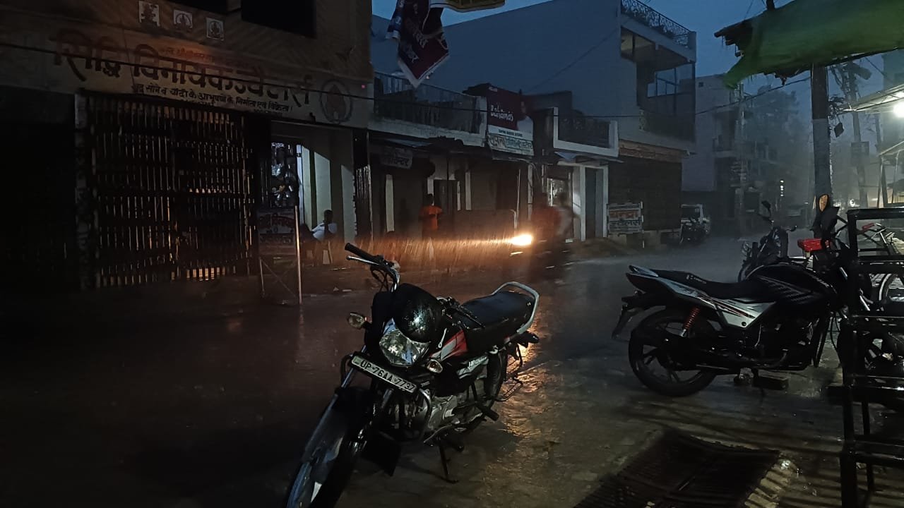 Wनवाबगंज में बारिश ने दिलाया गर्मी से निजात, मौसम हुआ सुहाना