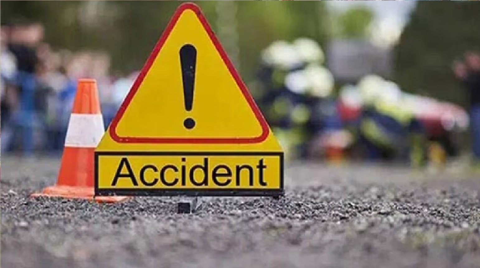 Wटक्कर मारने वाली पिकअप में मिला महिला का शव, दो बाइक सवार घायल, मार्ग पर लगा जाम