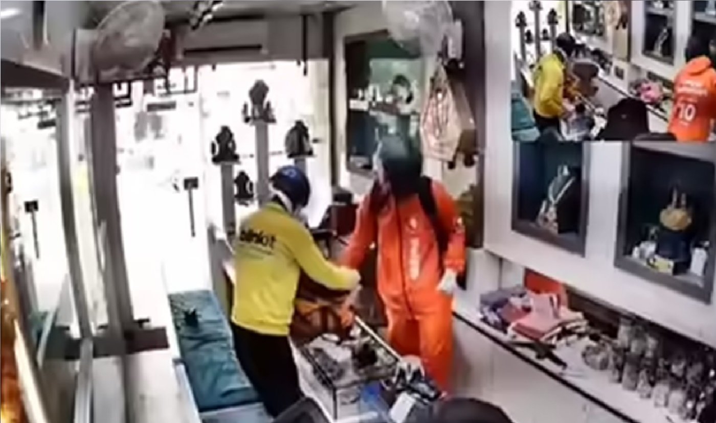 Wसर्राफा से 20 लाख के जेवरों की लूट- ऑनलाइन डिलिवरी एजेंट के भेष में घुसे थे दो बदमाश