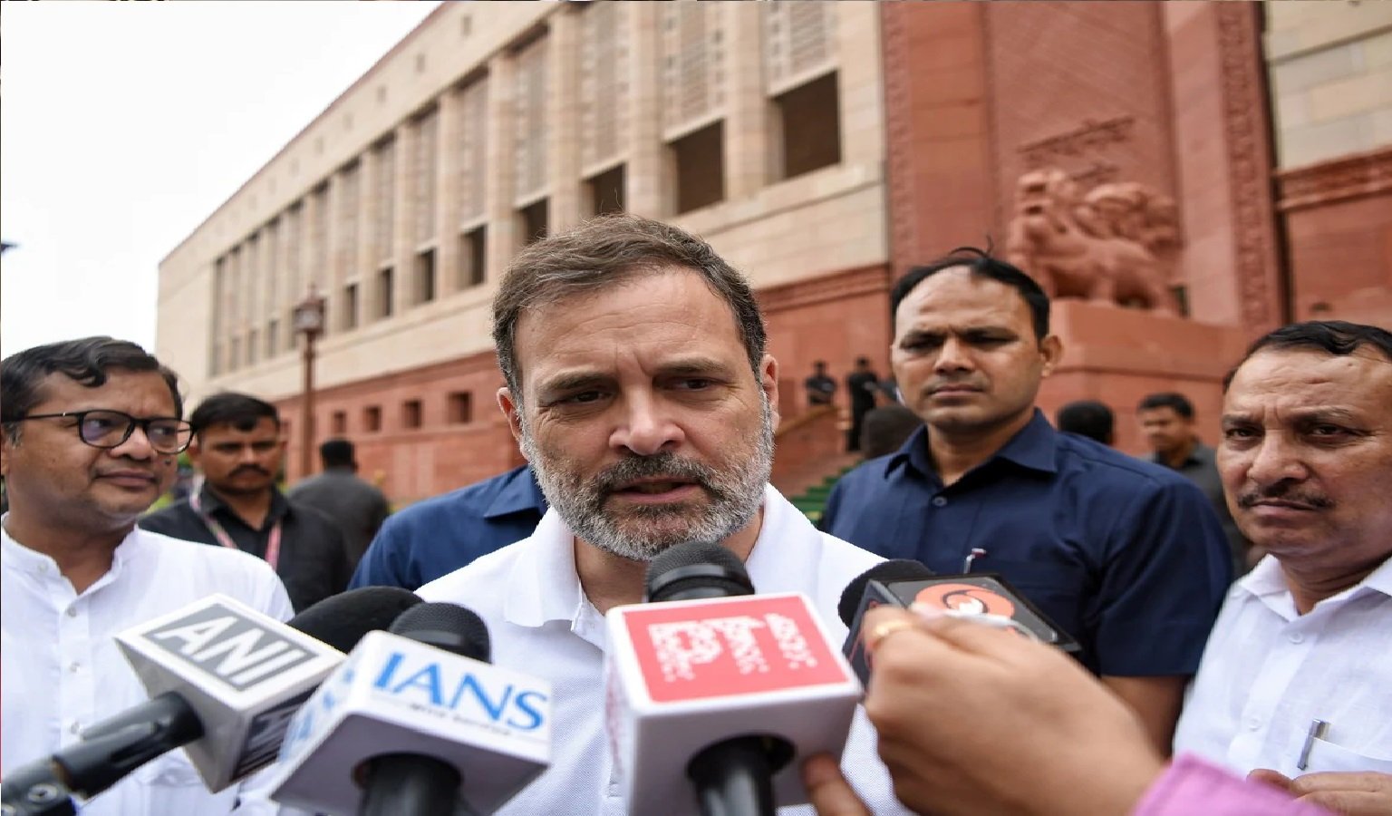 Wट्रंप ने भारतीय अर्थव्यवस्था को बताया मृत, राहुल गांधी ने समर्थन देते हुए बीजेपी पर साधा निशाना
