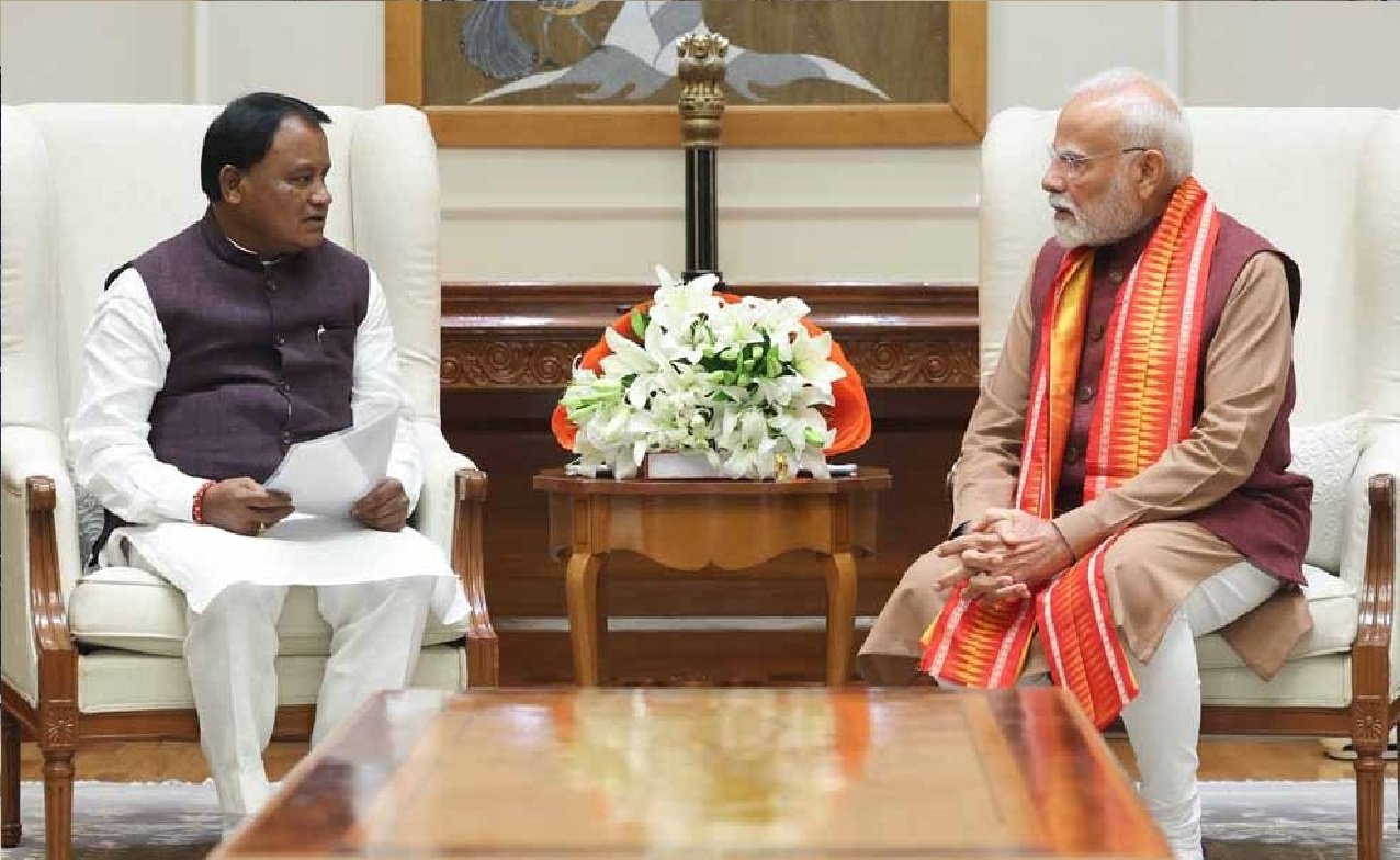 Wसीएम मोहन चरण माझी ने पीएम मोदी से की मुलाकात, विकास कार्यों पर की बात