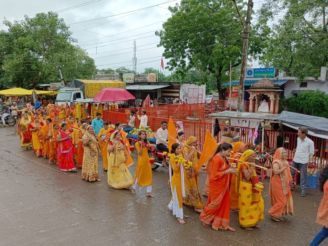 Wकांवड़ यात्रा में महिलाओं की सुरक्षा का सीएम योगी ने रखा ध्यान, 10 हजार से अधिक महिला पुलिसकर्मियों की तैनात