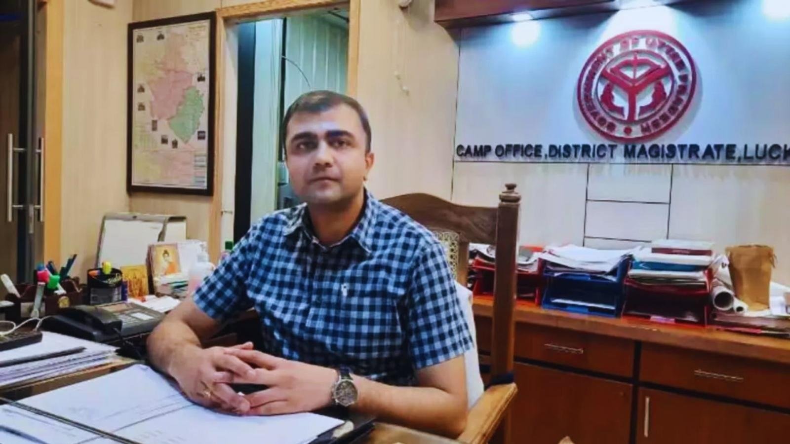 Wनिलंबित IAS अभिषेक प्रकाश पर बड़ी कार्रवाई, भ्रष्टाचार के आरोपों में थमाई गई चार्जशीट