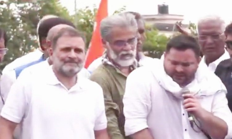 Wमतदाता सूची से नाम हटाने पर भड़के तेजस्वी यादव, राहुल गांधी संग किया मार्च