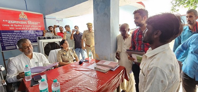 Wथाना समाधान दिवस पर डीएम एसपी ने की जनसुनवाई