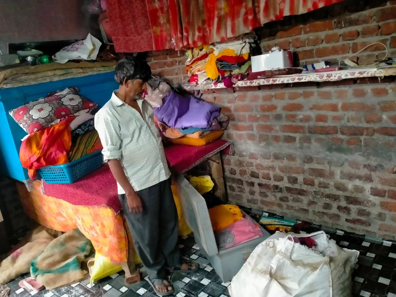 Wकंपिल: घर में घुसे चोर, लाखों की नकदी और जेवरात पर हाथ साफ