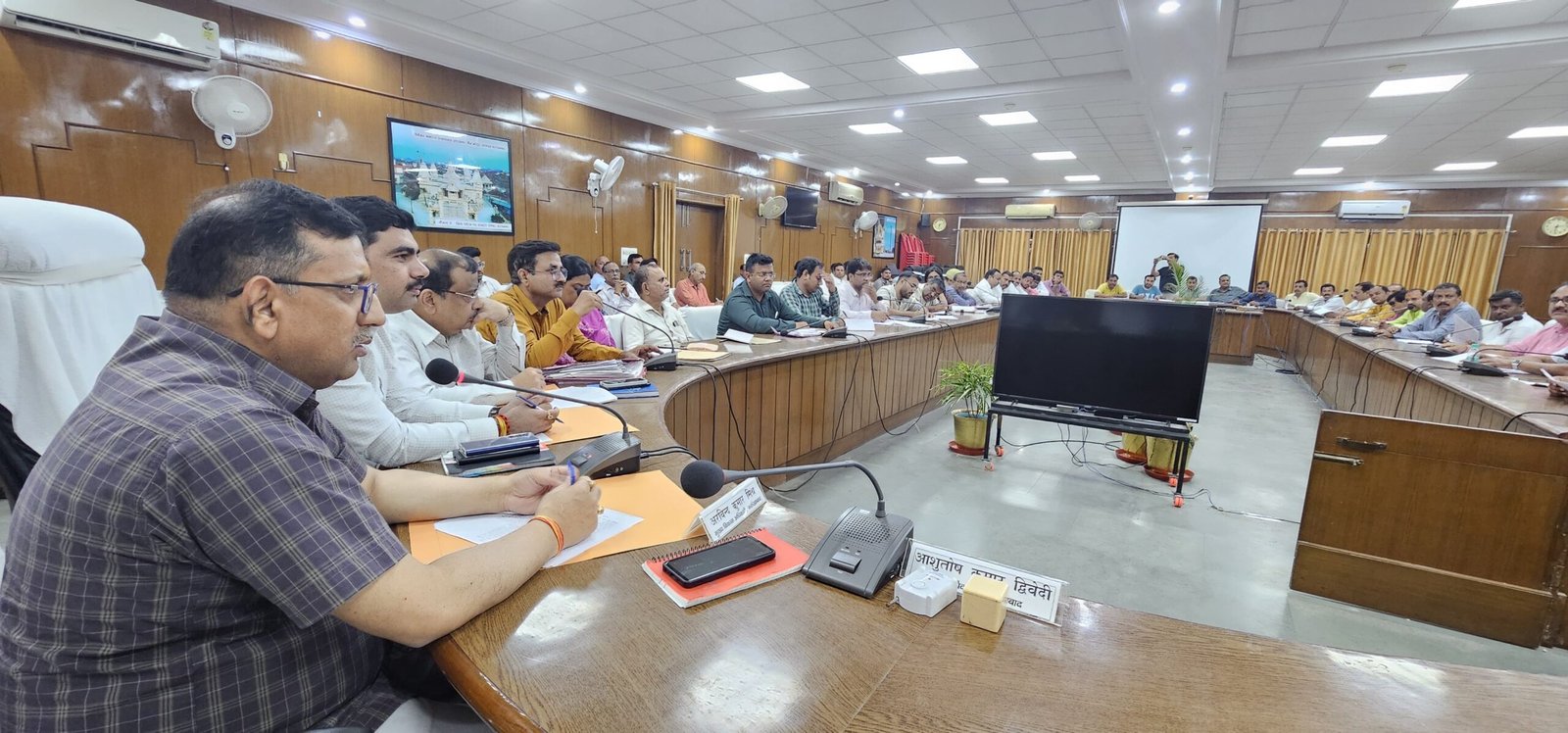 Wव्यापार बंधु की बैठक: ई-रिक्शा, पार्किंग और मिलावटखोरी पर सीडीओ के सख्त निर्देश