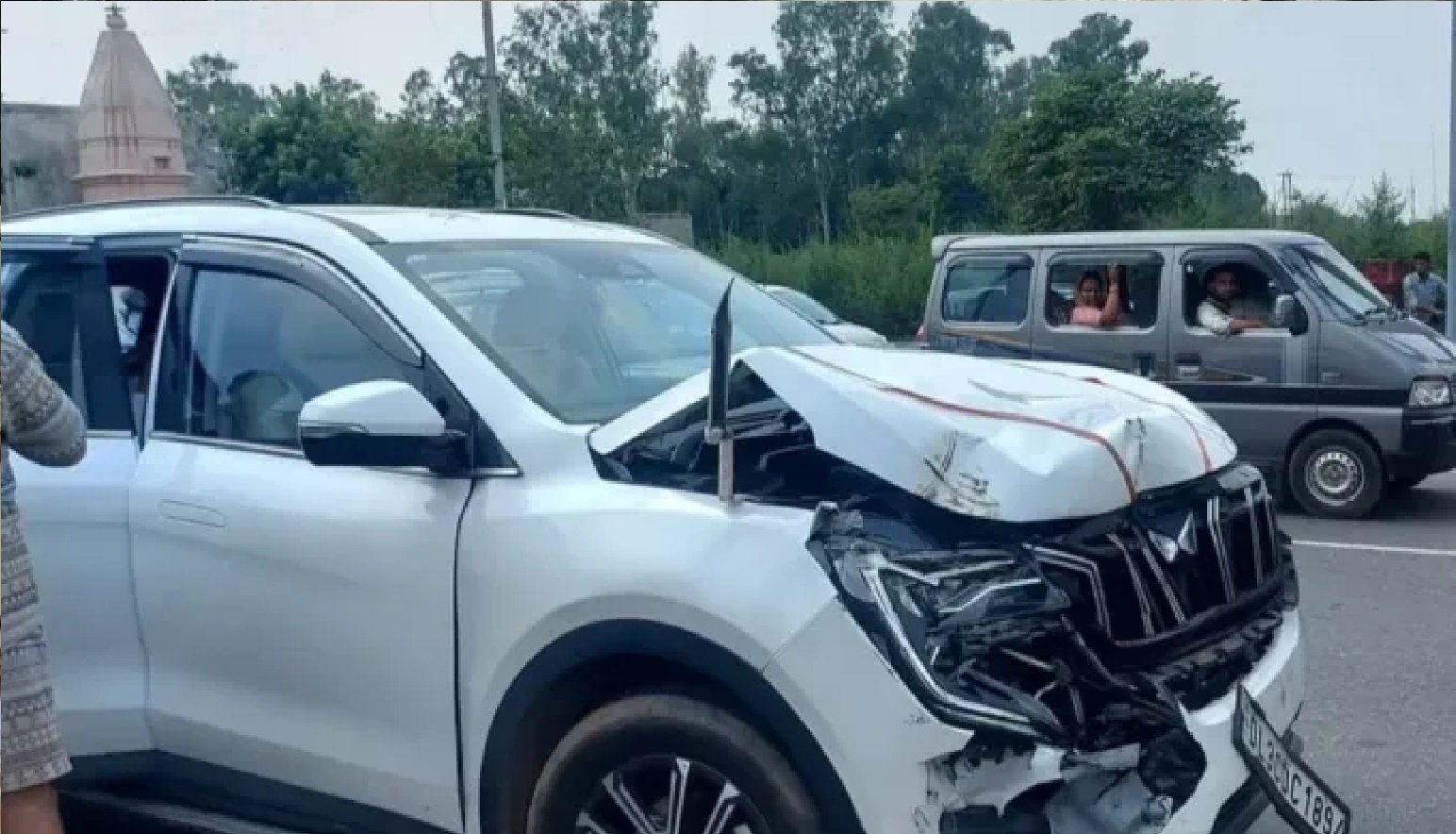 Wसुरक्षा में चल रही गाडी से टकराई शिक्षा मंत्री की कार, अस्पताल में भर्ती
