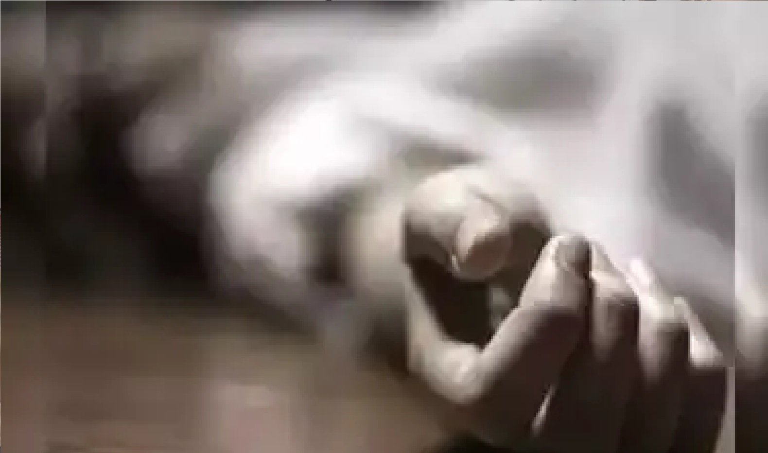 Wआठ साल की मासूम की संदिग्ध मौत, भाई ने सौतेले पिता पर लगाया हत्या का आरोप
