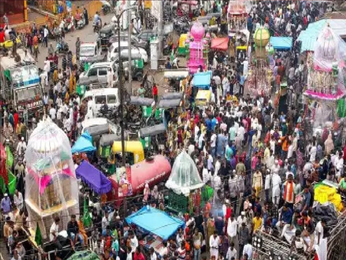 Wलखनऊ में भारी सुरक्षा व्यवस्था के बीच 10वीं मुहर्रम का जुलूस शांतिपूर्वक संपन्न