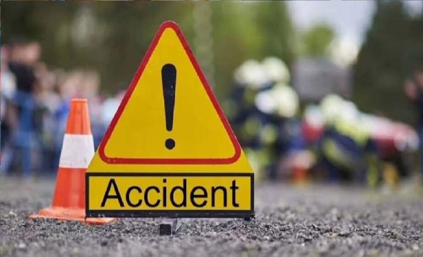 Wतेज रफ्तार कार और बाइक की भिड़ंत, सपा नेता की मां समेत 3 की गई जान