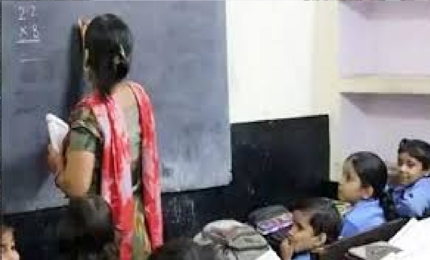 Wविद्यालयों के मर्जर सम्बन्धी शासनादेश के विरुद्ध शिक्षक देंगे धरना