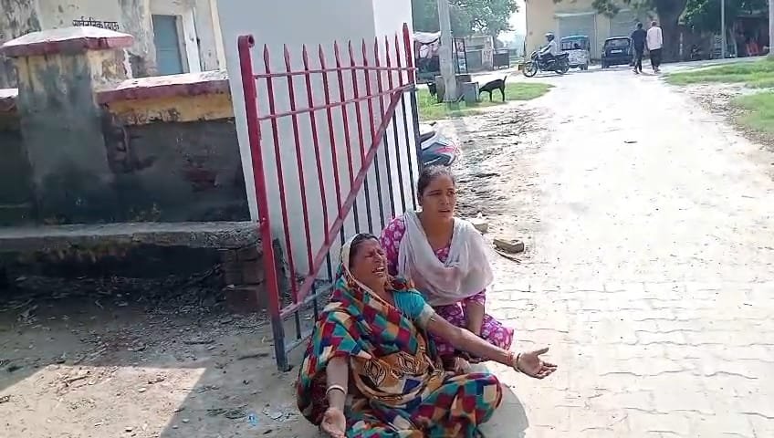 Wतीन दिन से लापता युवक, थाने के सामने मां-बेटी का हंगामा