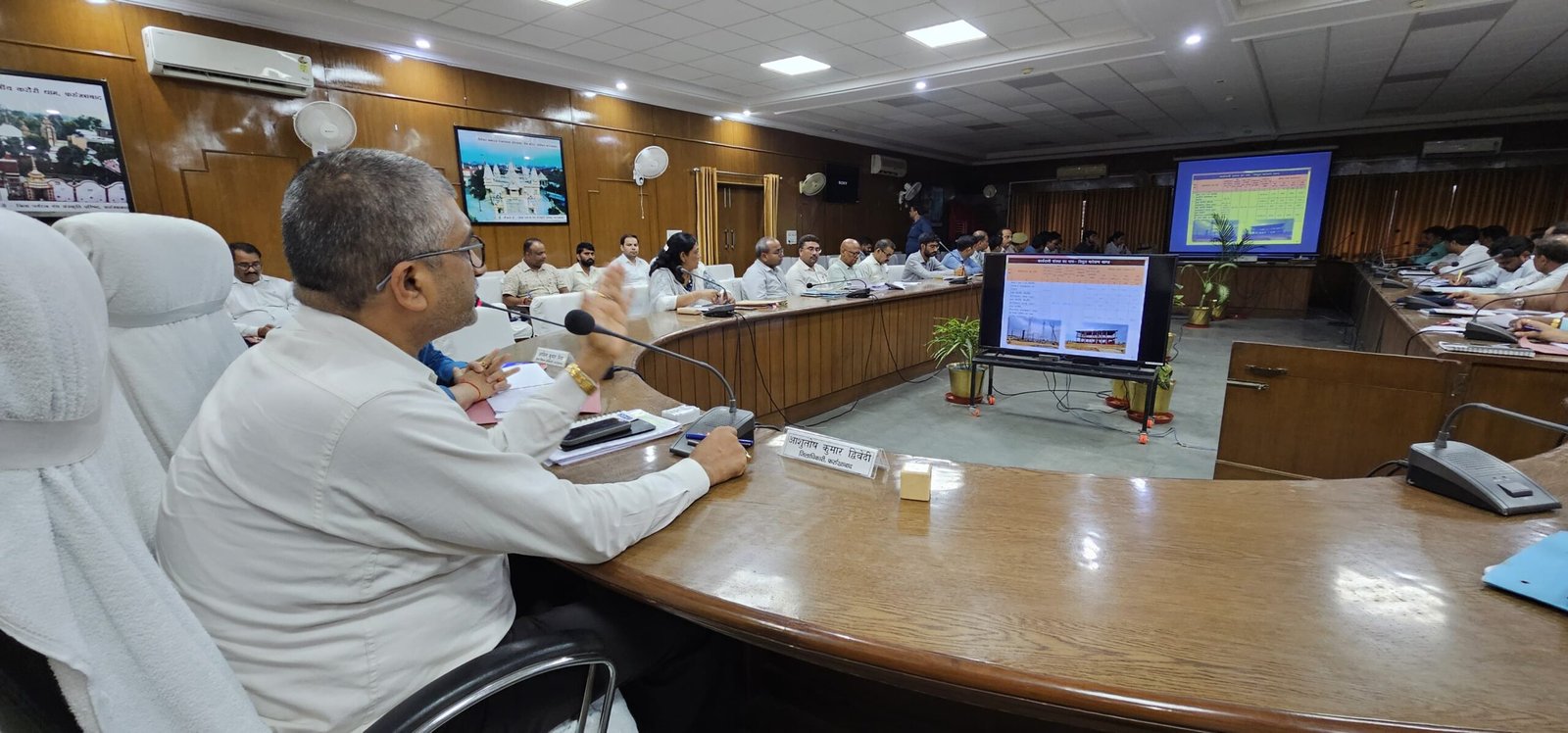 W1 करोड़ से अधिक लागत के कार्यों की हुई समीक्षा, निर्माण गुणवत्ता और समयबद्धता पर दिए कड़े निर्देश