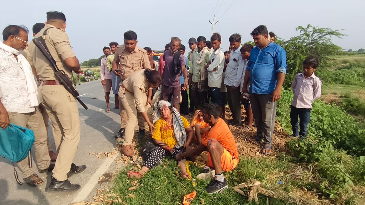 Wसड़क दुर्घटना में तीन शिव भक्त हुए घायल मौके पर पहुंची पुलिस एंबुलेंस से भिजवाया अस्पताल