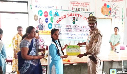 Wविद्यालयों में बच्चों को यातायात नियमों के प्रति किया गया जागरूक, बोले प्रभारी: नियमों का पालन सभी का कर्तव्य