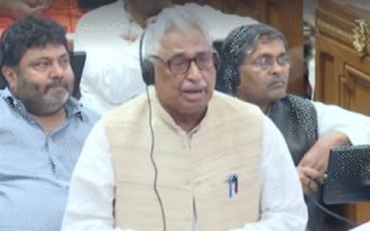 Wमकबरे पर भगवा लहराने पर विधानसभा में हंगामा- माता प्रसाद ने कहा- भाजपा दंगा कराना चाहती है