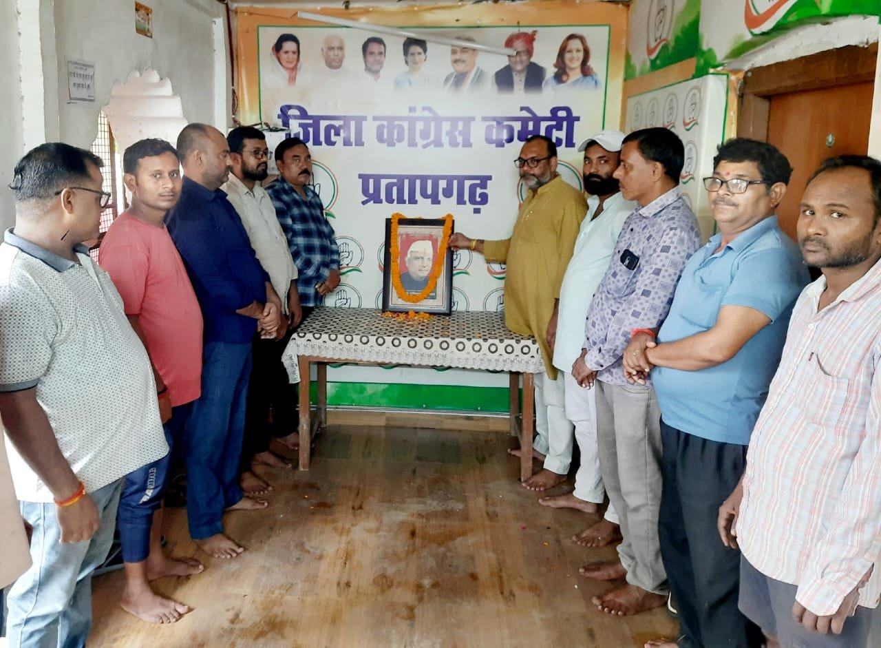 Wपं. मुनीश्वर दत्त उपाध्याय जयंती पर कांग्रेस कार्यकर्ताओं ने दी श्रद्धांजलि