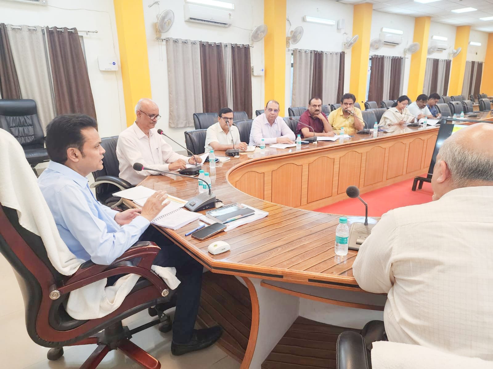 Wसभी जनपदों में स्वास्थ्य सेवाओं को बनाया जाए बेहतर से बेहतरीन