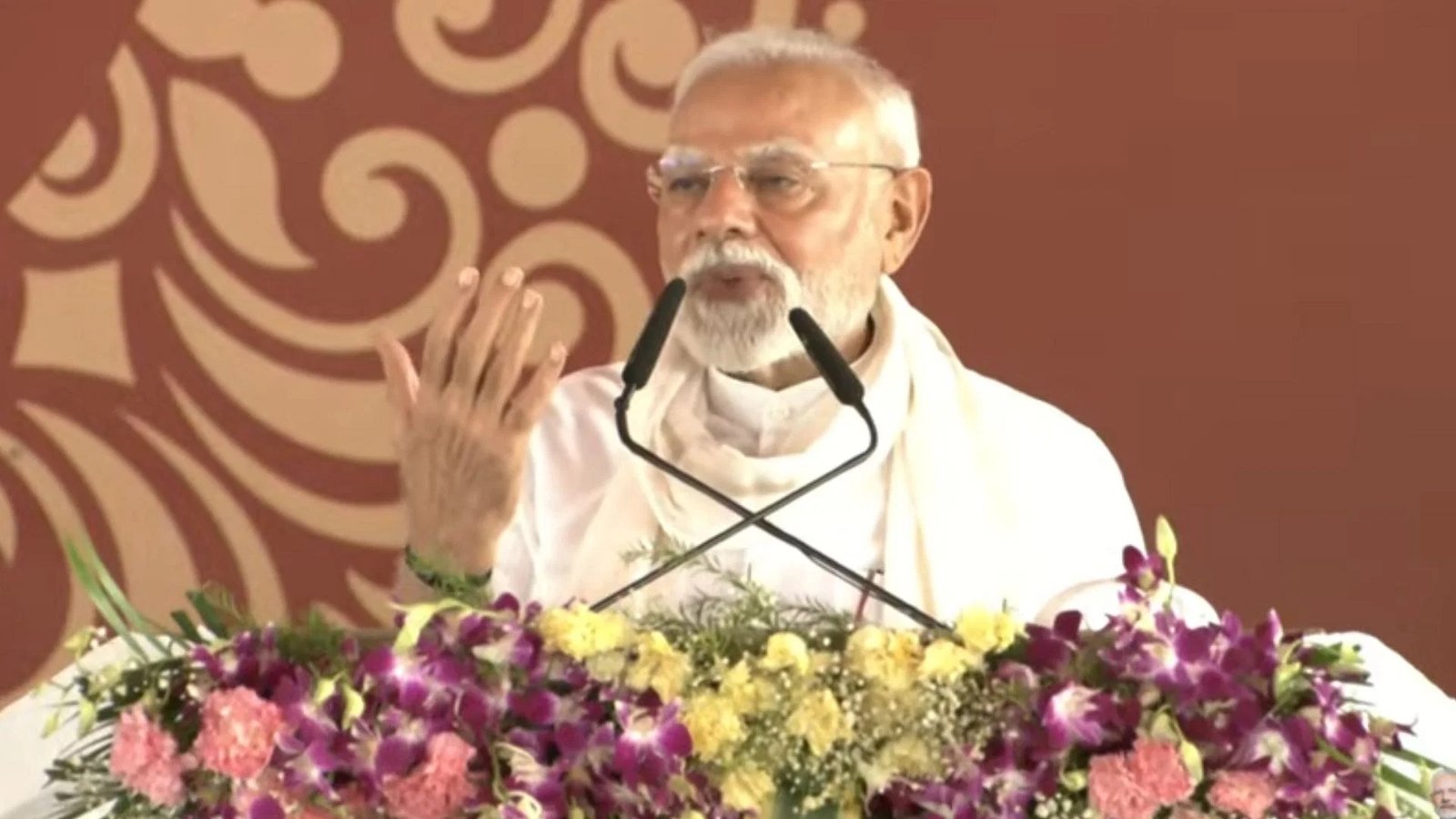 Wकाशीवासियों को मिला बड़ा तोहफा: पीएम मोदी ने किया 2183.45 करोड़ की 52 परियोजनाओं का लोकार्पण और शिलान्यास