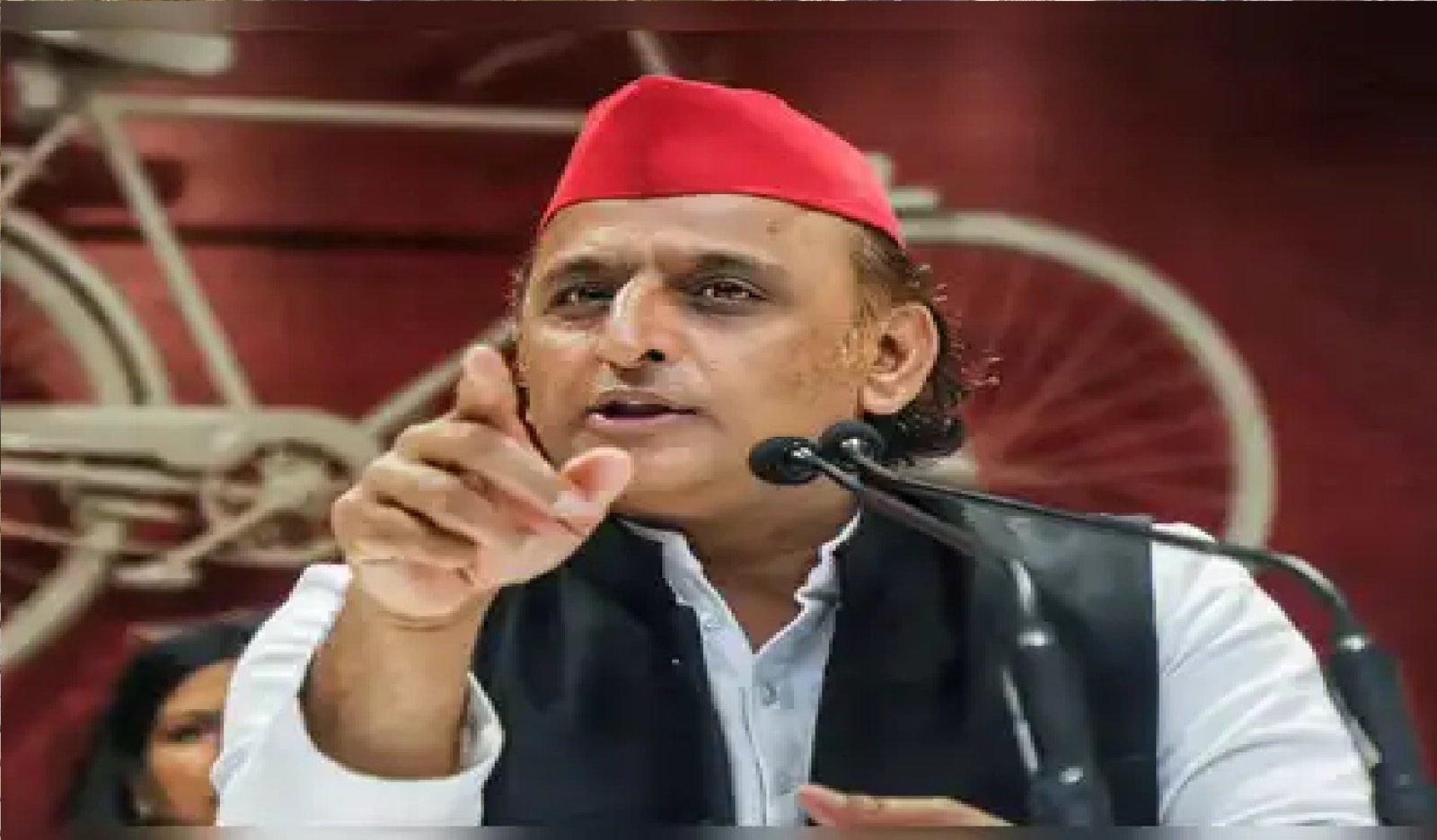 Wशराब नीति पर अखिलेश ने सरकार की प्राथमिकताओं पर उठाए सवाल