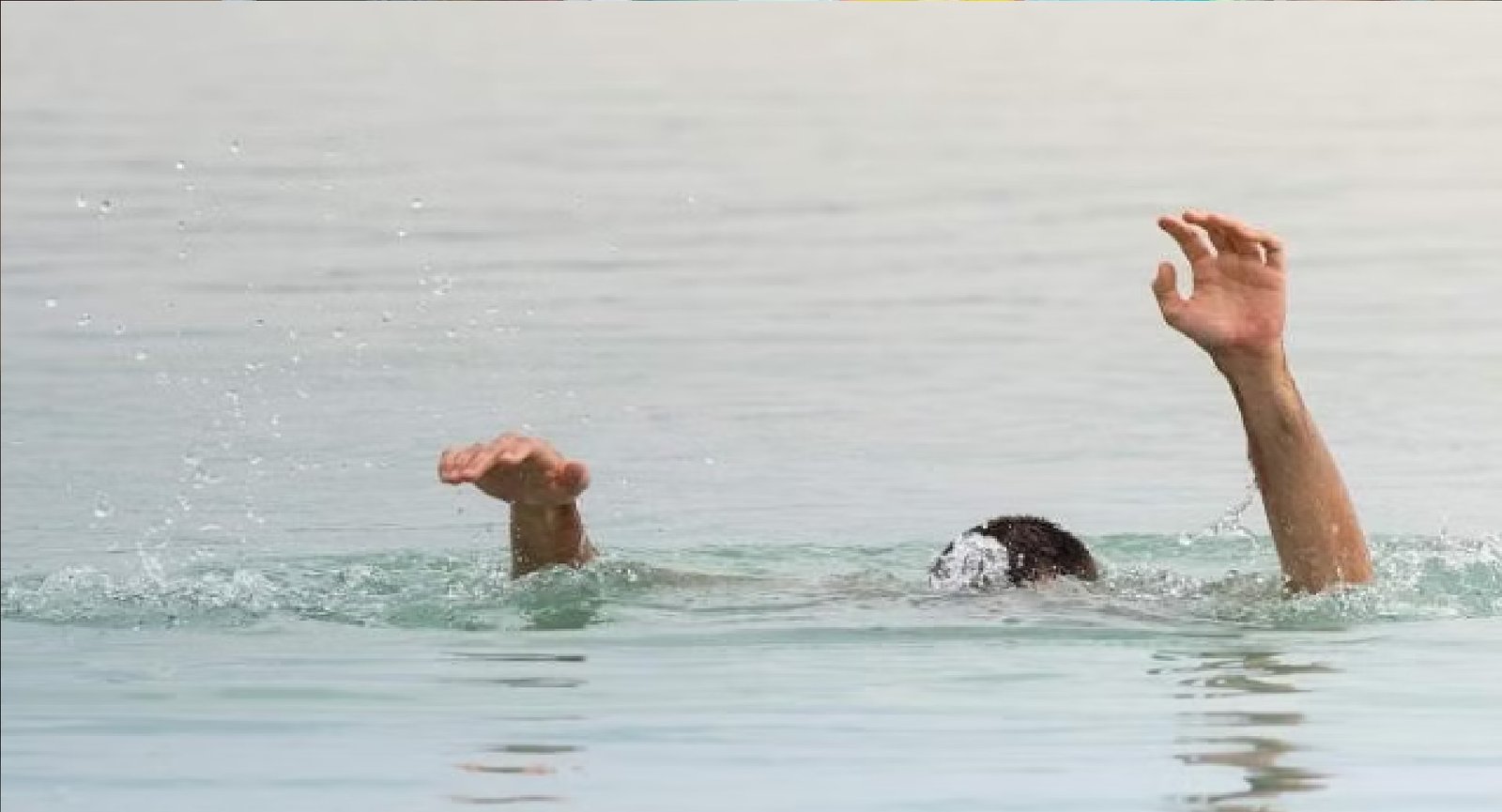 Wतेज धार में बहे तीन युवक, ग्रामीणों ने बचाई जान