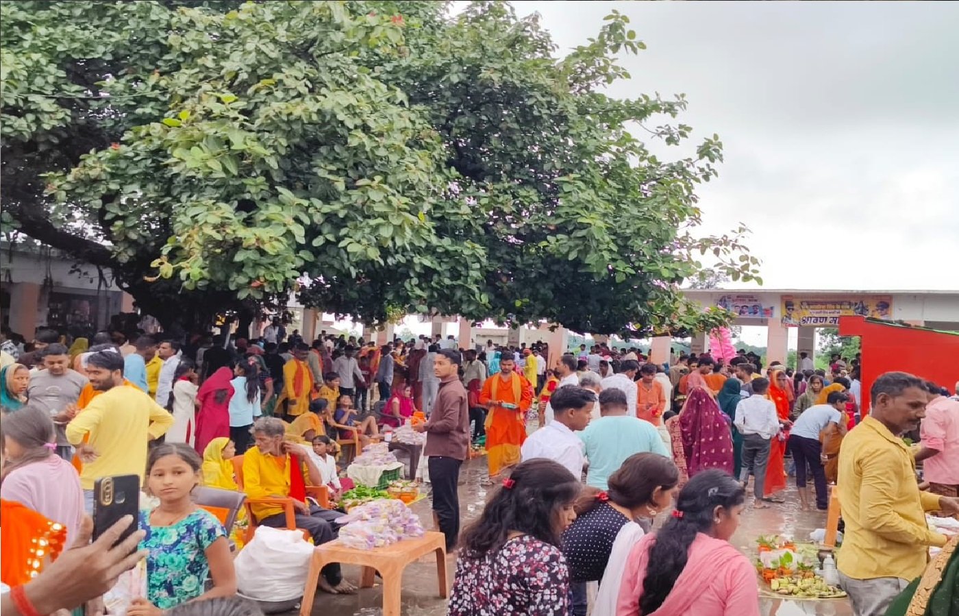 Wश्रावण मास का अंतिम सोमवार: शिवालयों में उमड़ा आस्था का सैलाब, भक्तों की भारी भीड़