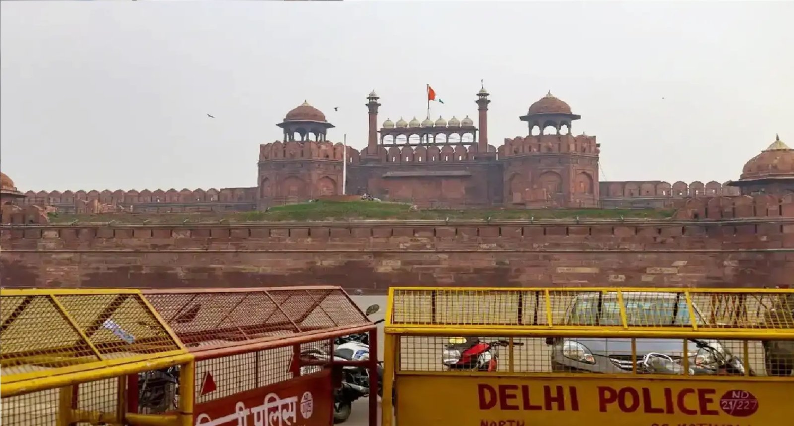 लाल किले की सुरक्षा में सेंध मारने पहुंचे पांच बांग्लादेशी गिरफ्तार, 7 पुलिसकर्मी सस्पेंड