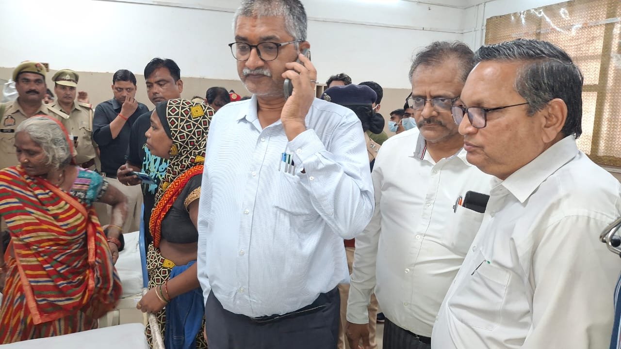 Wडीएम-एसपी पहुंचे अस्पताल, दो की हालत गंभीर